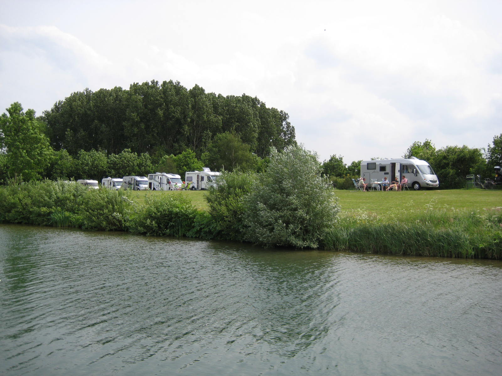 camping-het-loo-kampeerplaatsen-camping-campers